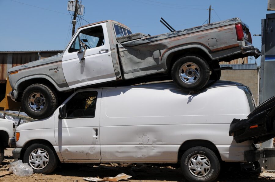 Junk vehicle removal and car disposal services